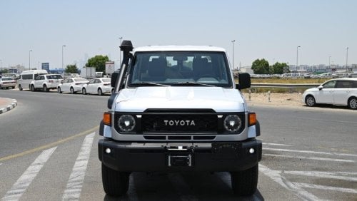 تويوتا لاند كروزر بيك آب Double Cab V8 4.5L Diesel MT with Front / Rear Diff Lock, Black Wheels, Winch