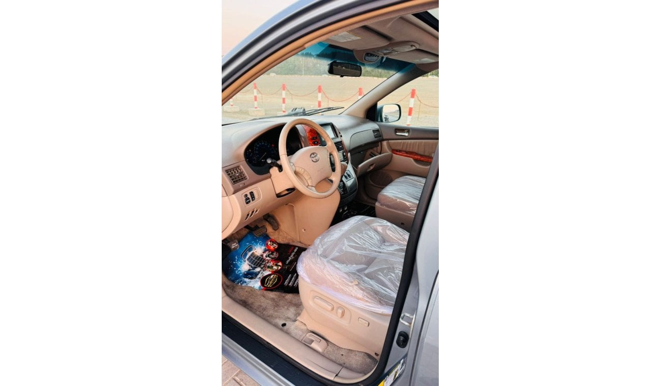 تويوتا سيينا Toyota Sienna 2008 XLE FULL OPTION SUNROOF