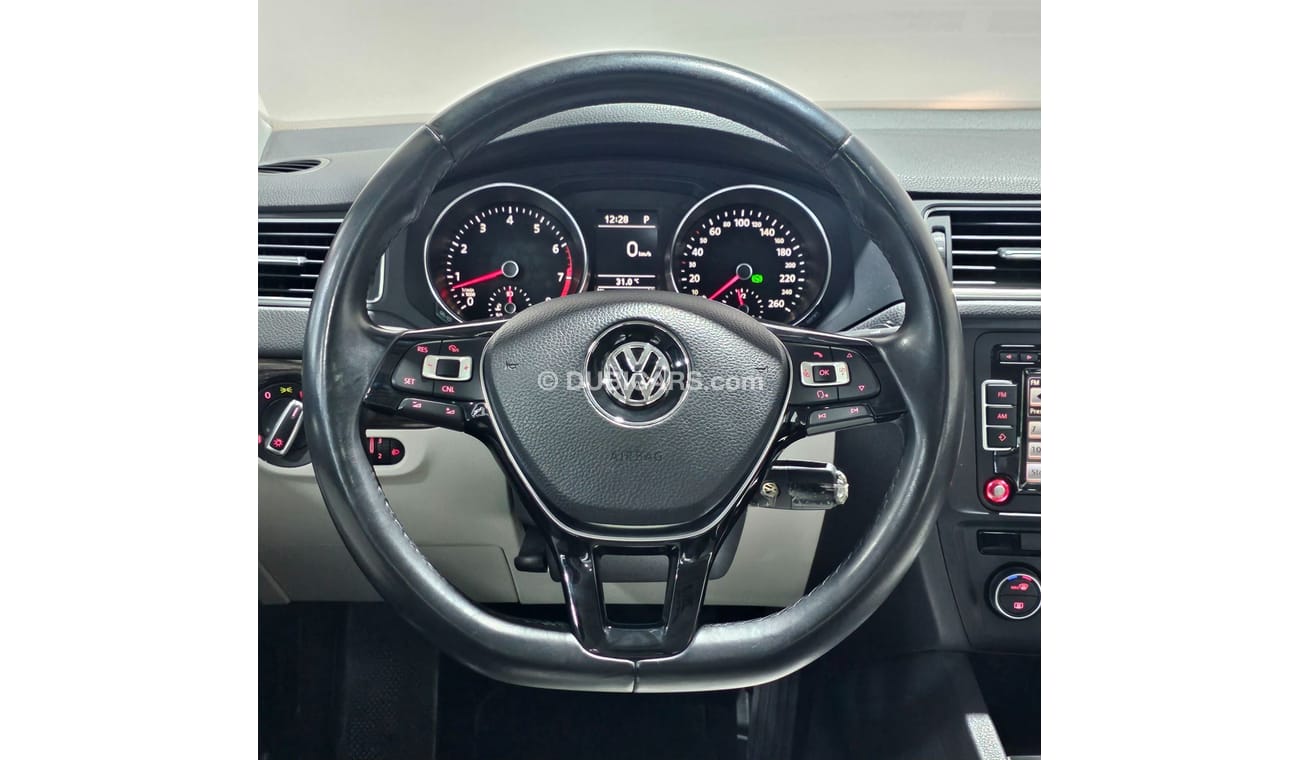 Volkswagen Jetta Trendline 2.0L 2015 I VOLKSWAGEN JETTA I TRENDLINE S I GCC I IMMACULATE CAR