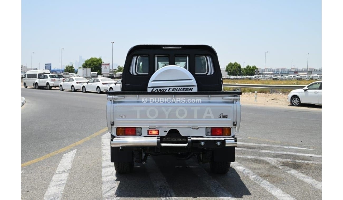 تويوتا لاند كروزر بيك آب Double Cab V8 4.5L Diesel MT with Front / Rear Diff Lock, Black Wheels, Winch