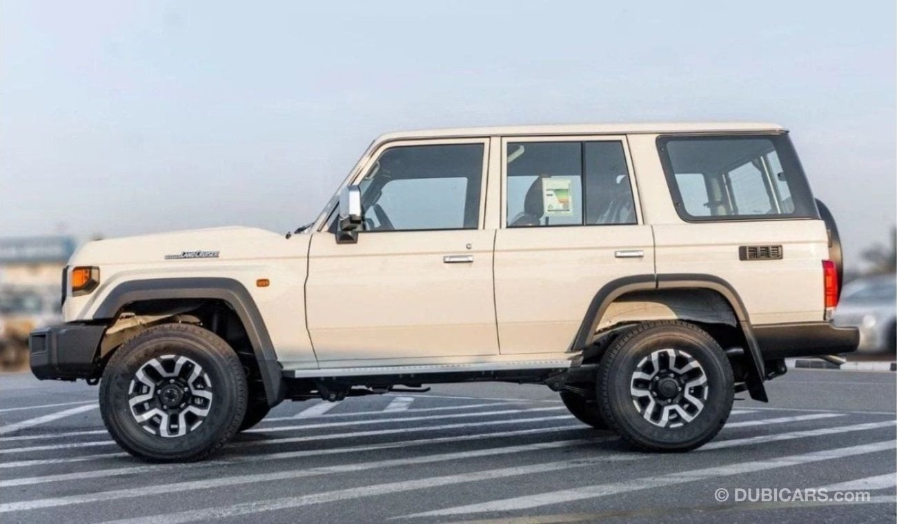 تويوتا لاند كروزر هارد توب Toyota LC76 2.8l Diesel Automatic Full Option 2024