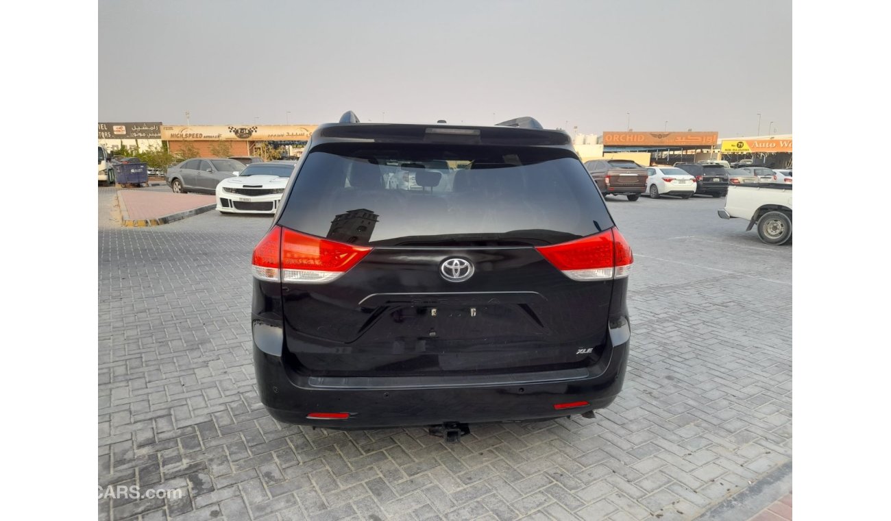 تويوتا سيينا Toyota Sienna 2014 xle