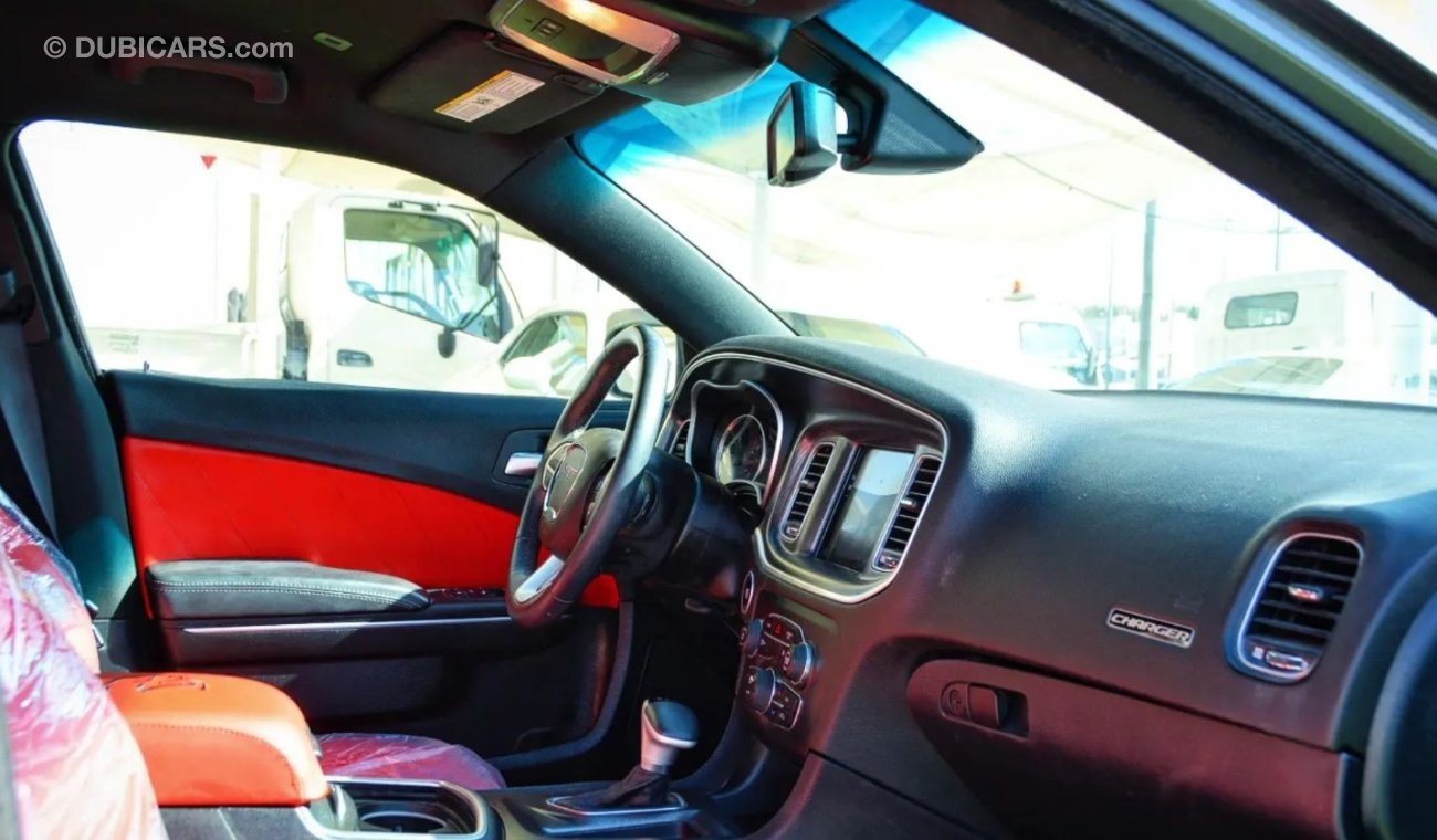 Dodge Charger SXT Charger SXT V6 3.6L 2018/Leather Interior/SRT Kit/Excellent Condition