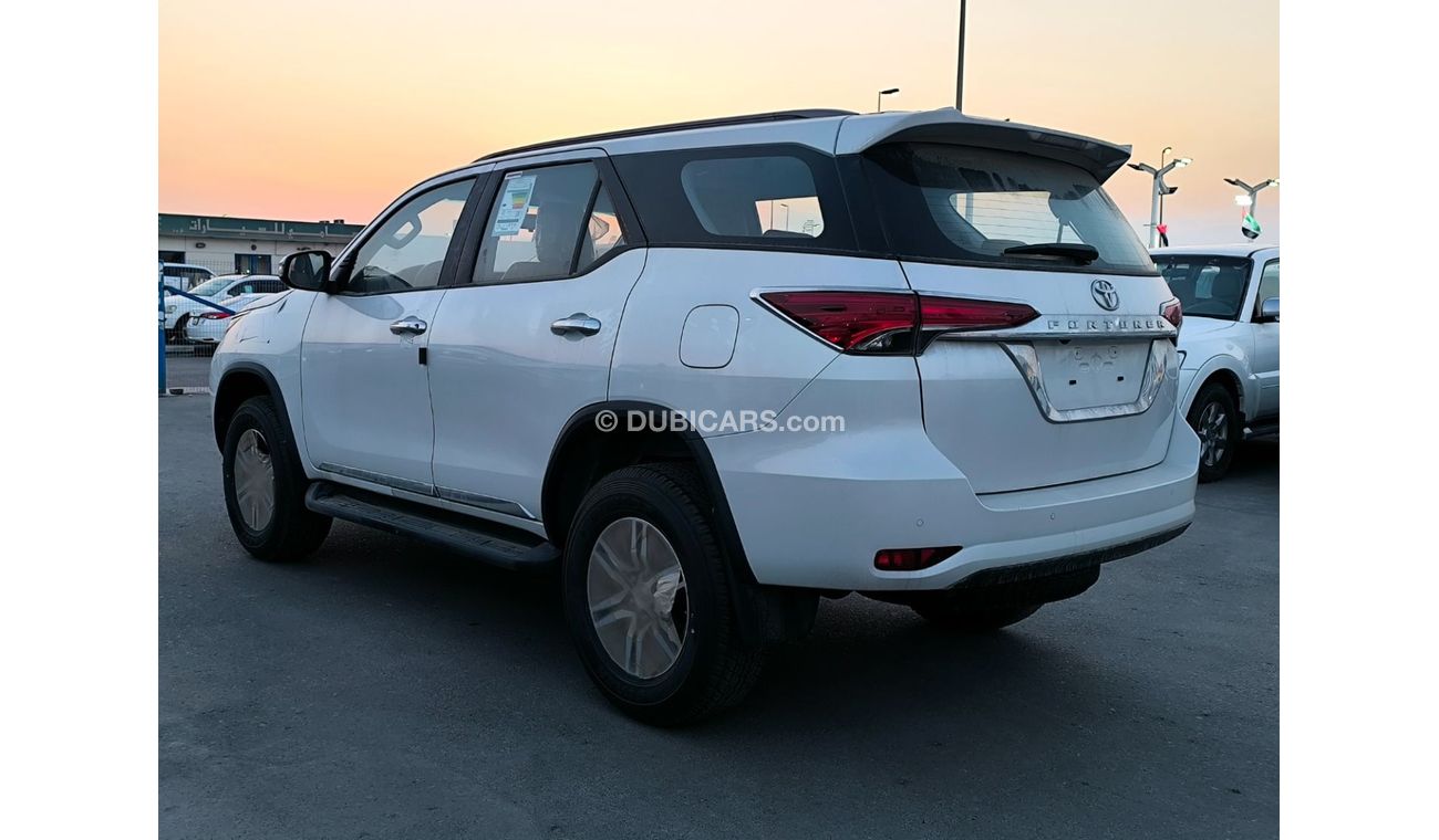 تويوتا فورتونر FORTUNER SR5  2.7L AT FULL OPTION PETROL 2024