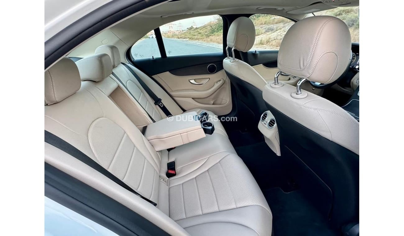 مرسيدس بنز C 300 Luxury 2.0L ONLY 2100/- AED MONTHLY INSTALLMENT WITH ZERO DOWN PAYMENT