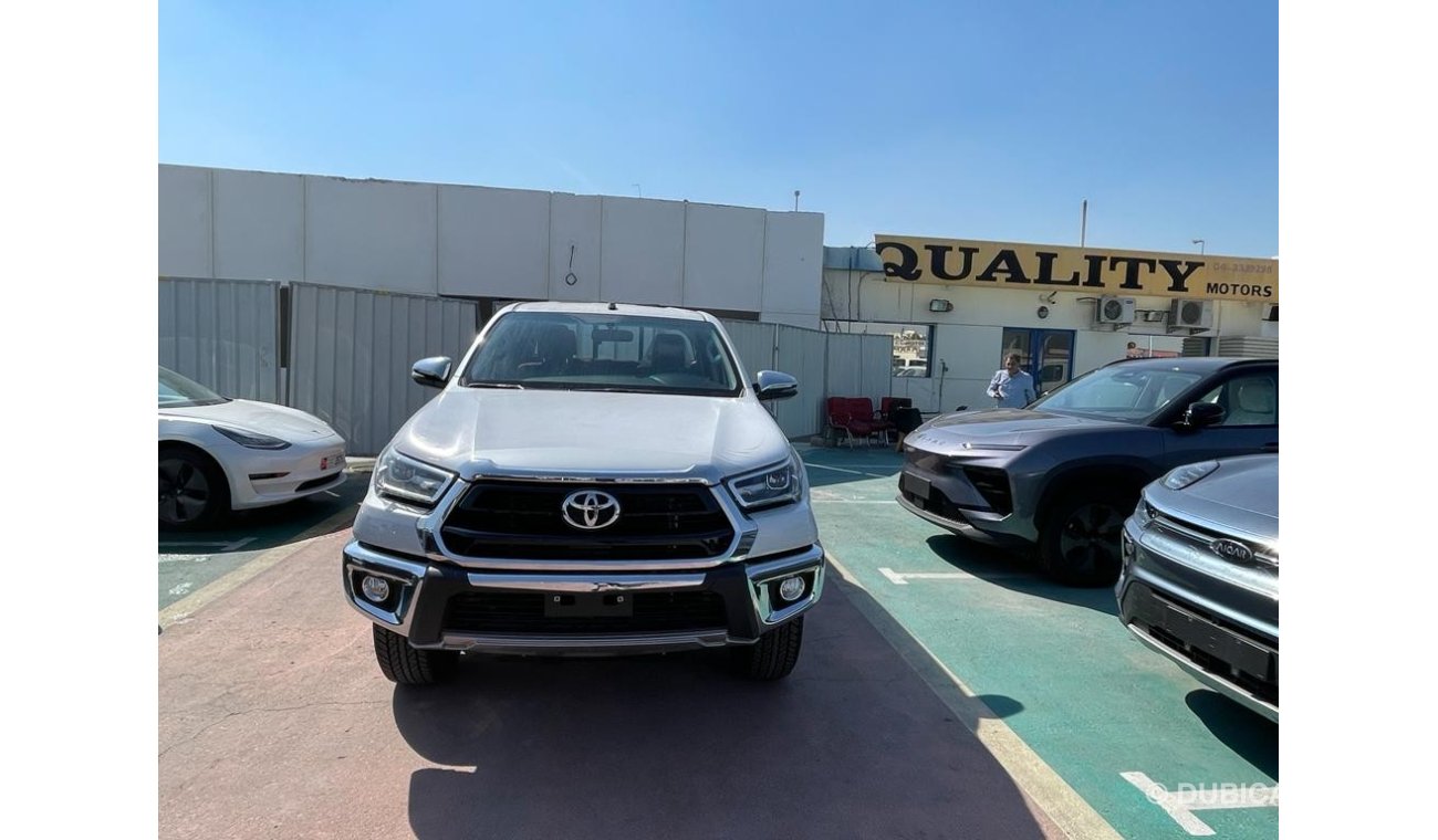 Toyota Hilux 2.7 engine // 4x4 // push start // full option // gcc