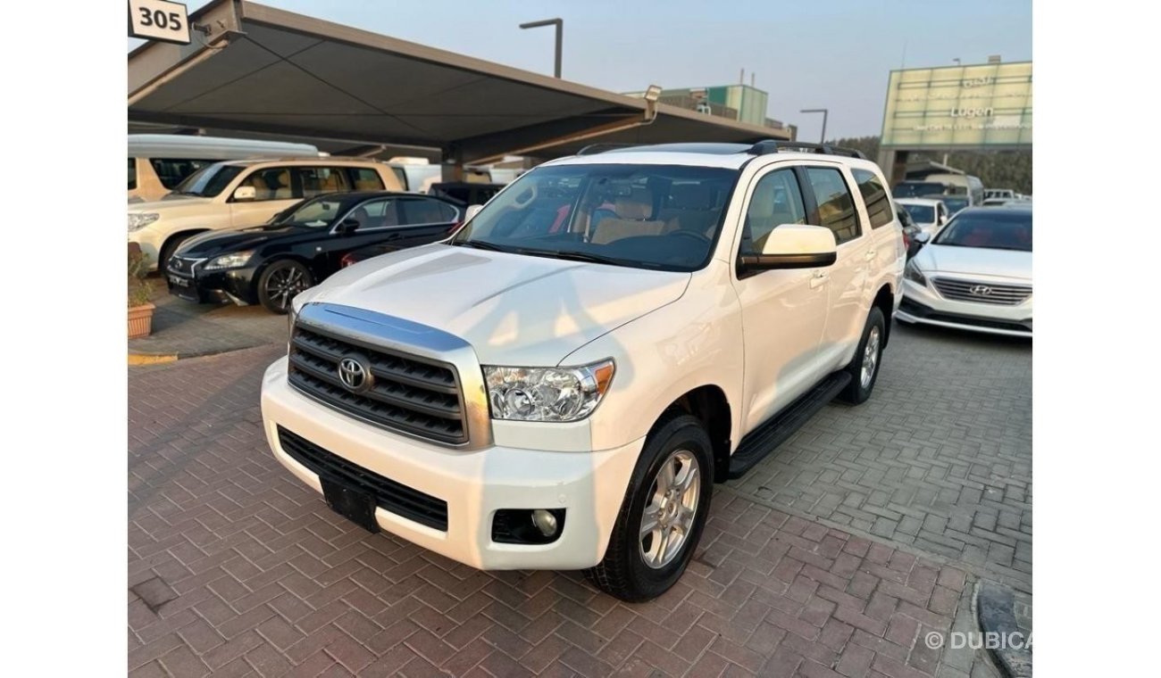 Toyota Sequoia Toyota sequoia GXR 2014 gcc 5.7 litre 55000 aed fixed