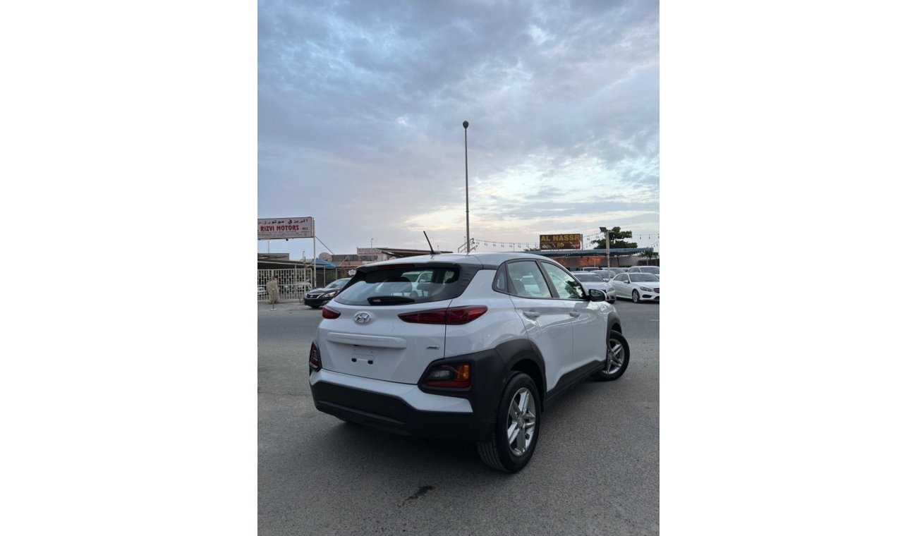 Hyundai Kona car in good condition Hyundai Kona, 2021 with engine capacity 2.0 4wd