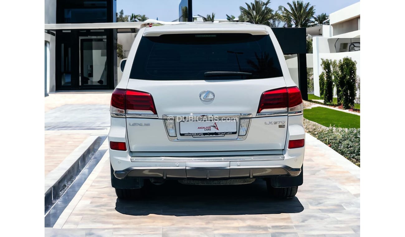 لكزس LX 570 Platinum 5.7L LEXUS LX 570 5.7L V8 PLATINUM | GCC | FULL OPTION |  MINT CONDITION | SPACIOUS LUXURY 