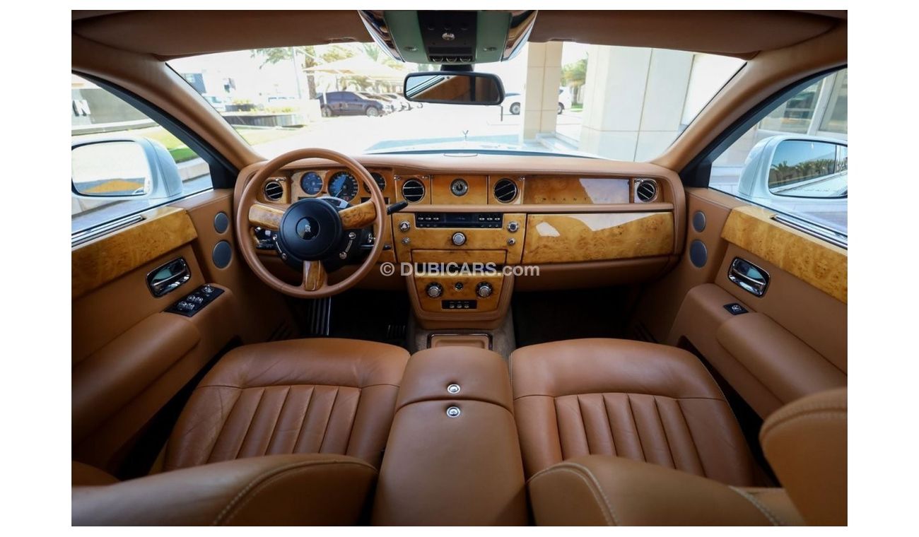 رولز رويس فانتوم Rolls-Royce Phantom 2010 GCC Flood Free.