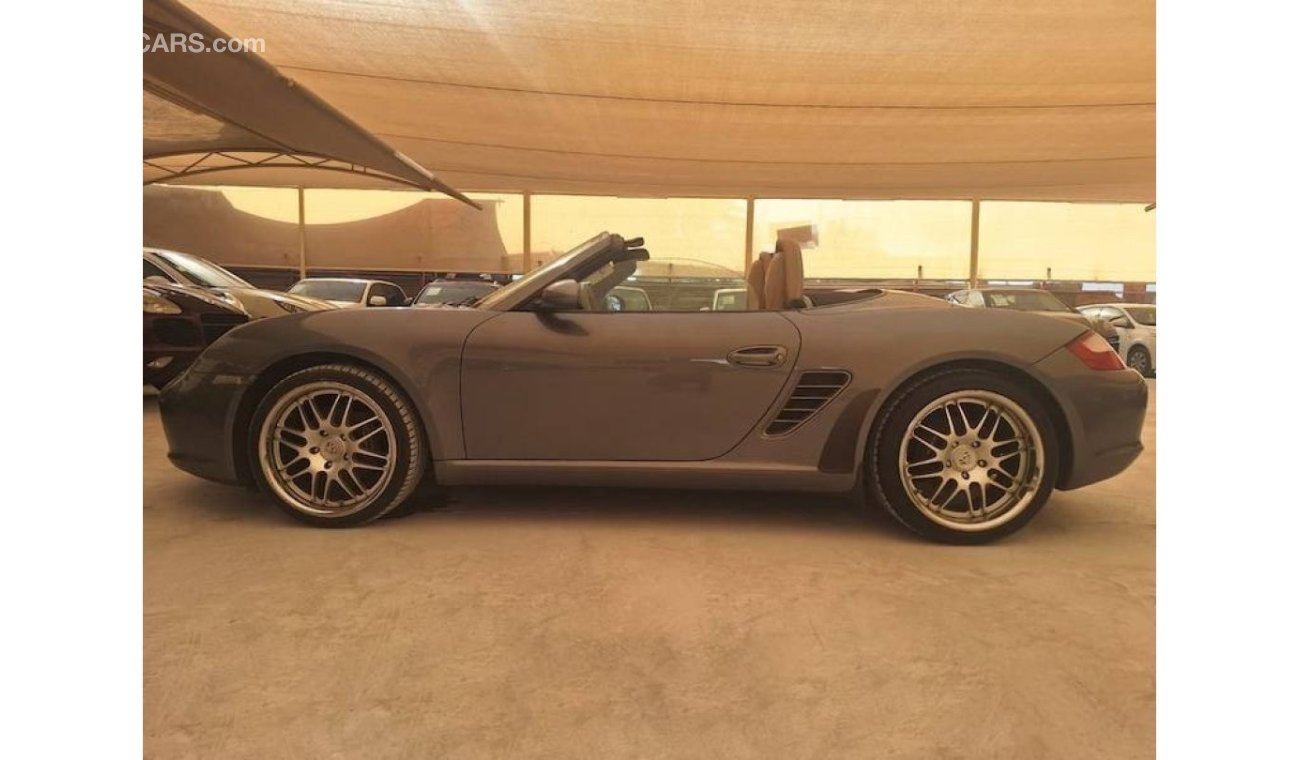 بورش بوكستر PORSCHE BOXSTER 2.7L 2005 CONVERTIBLE LOW MILEAGE IN EXCELLENT CONDITION