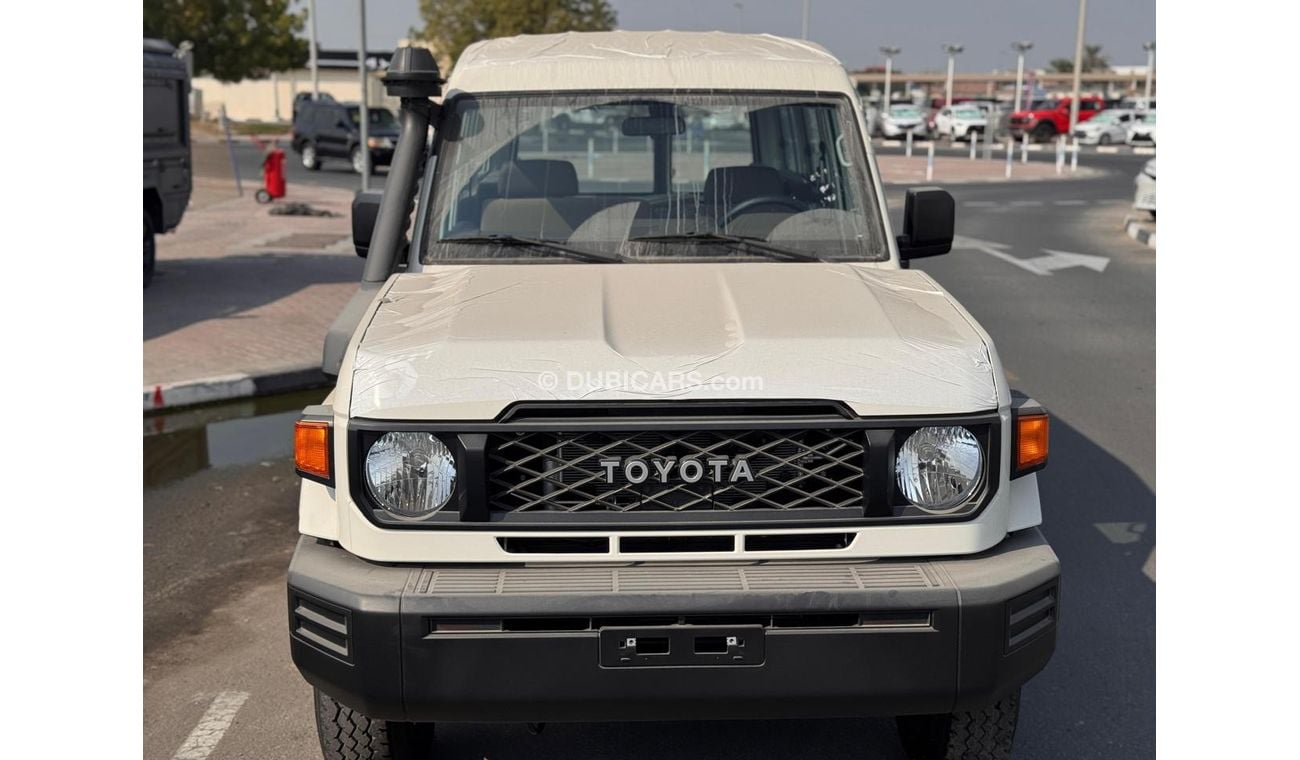 Toyota Land Cruiser Hard Top 78 4.0L PETROL V6 MANUAL TRANSMISSION ( ONLY FOR RE-EXPORT )