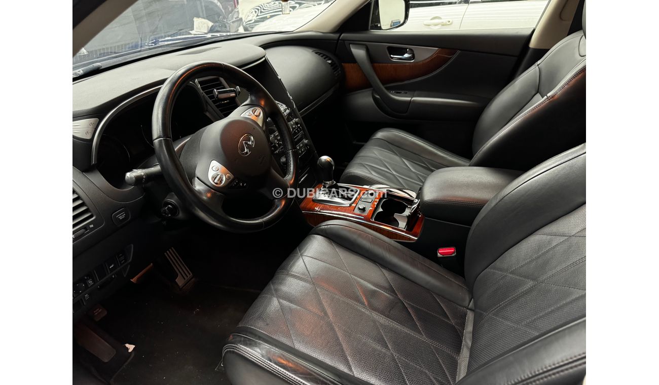 Infiniti QX70 3.7L Full Option