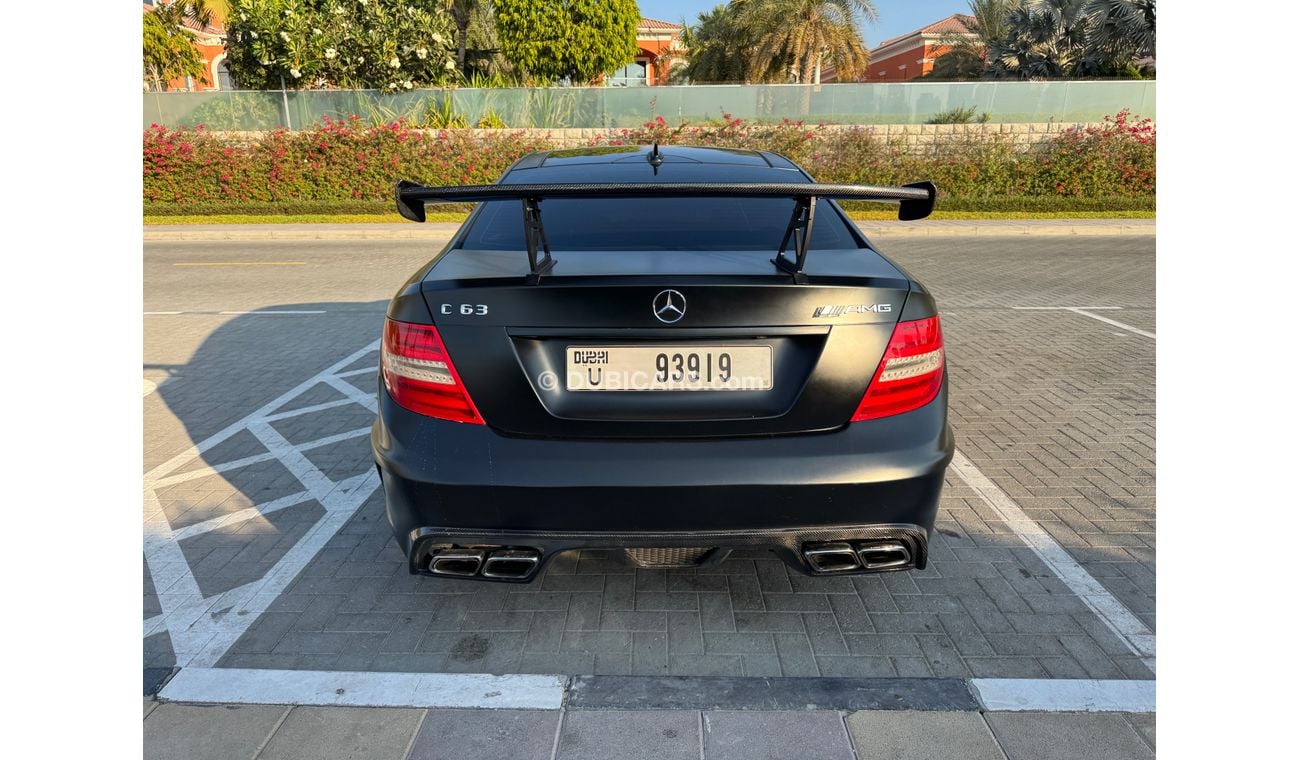 مرسيدس بنز C 63 كوبيه Black Series look