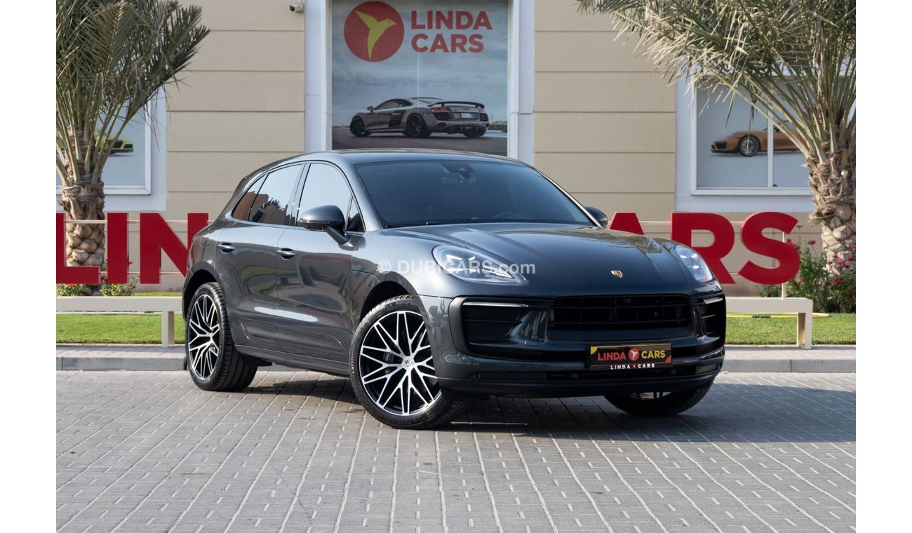 Porsche Macan Std 2.0L (252 HP) Porsche Macan 2023 GCC under Agency Warranty and Service Contract with Flexible Do