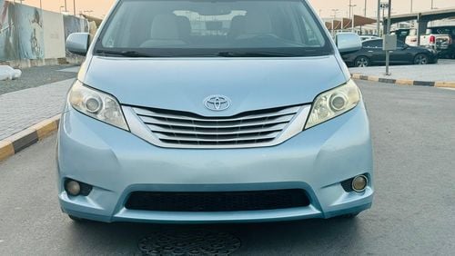 Toyota Sienna LE