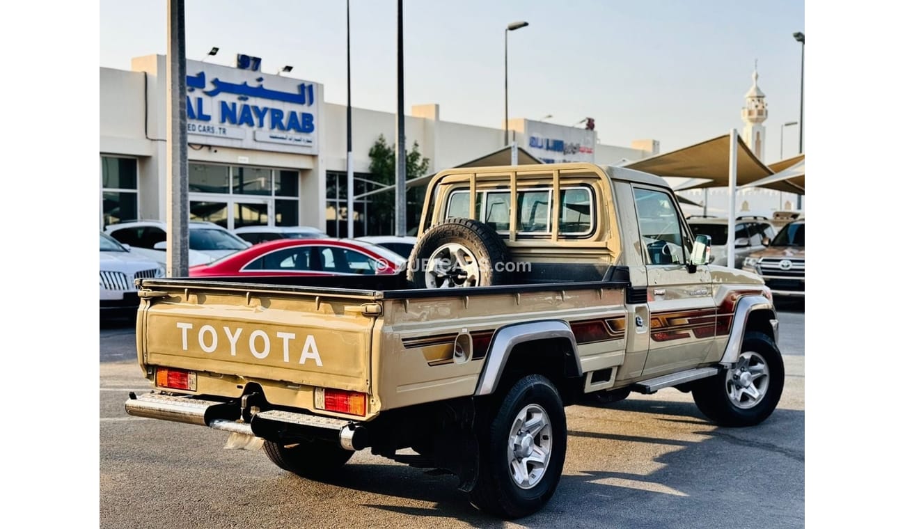 Toyota Land Cruiser Pick Up