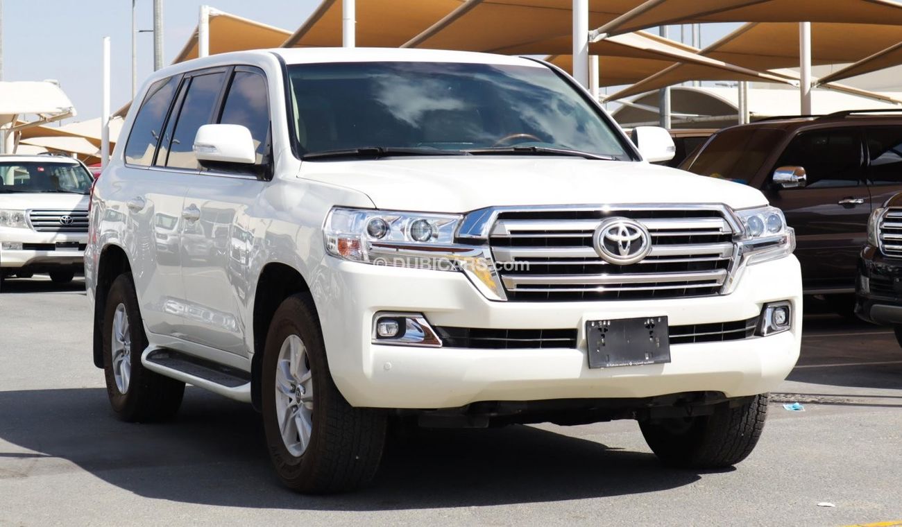 Used Toyota Land Cruiser 2018 for sale in Sharjah - 493929