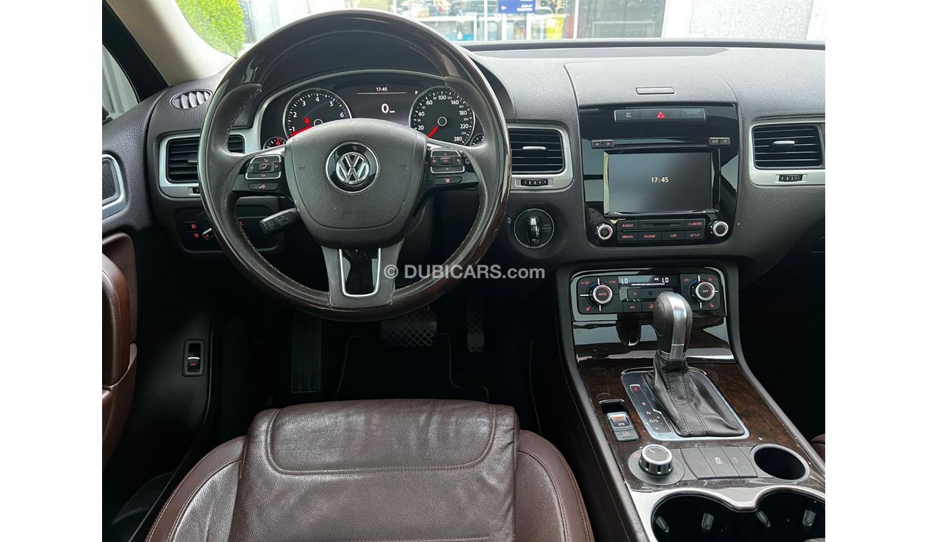 Volkswagen Touareg TOUAREG 2014 GCC V6 PERFECT CONDITION // ACCIDENT FREE // FULL OPITION