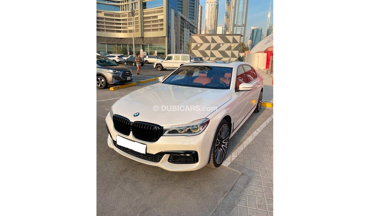 بي أم دبليو 750Li Luxury 4.4L (523 HP)