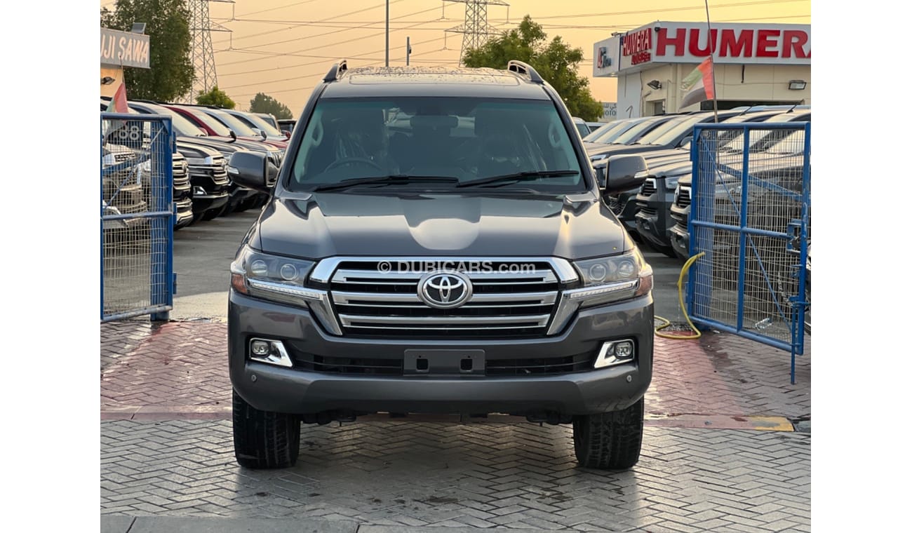 Used Toyota Land Cruiser 2017 for sale in Dubai - 536313