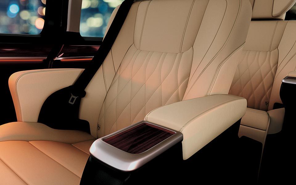 Toyota Granvia interior - Seats