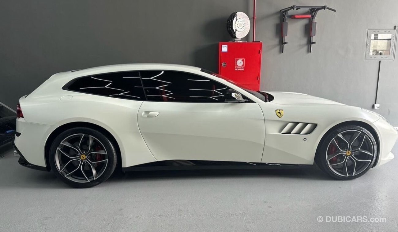 Ferrari GTC4Lusso T 3.9L V8 600hp