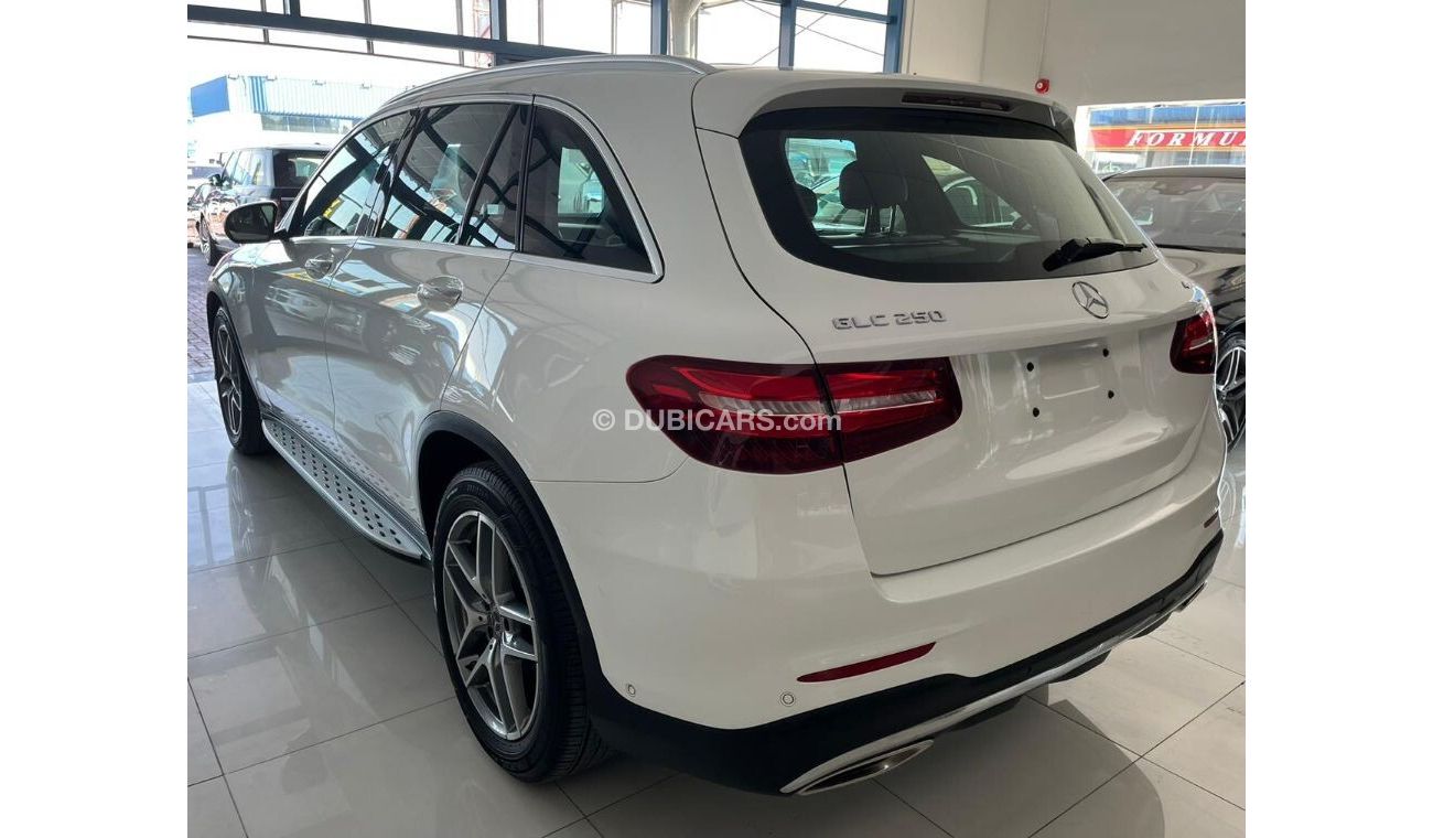 مرسيدس بنز GLC 250 2018 GLC 250 gcc first  owner with services  history  1 year warranty