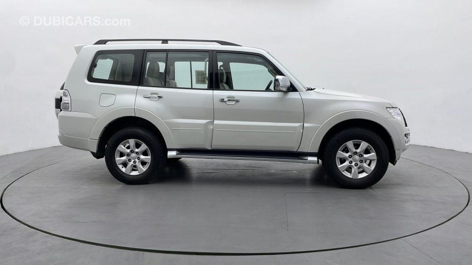 Mitsubishi Montero exterior - Side Profile