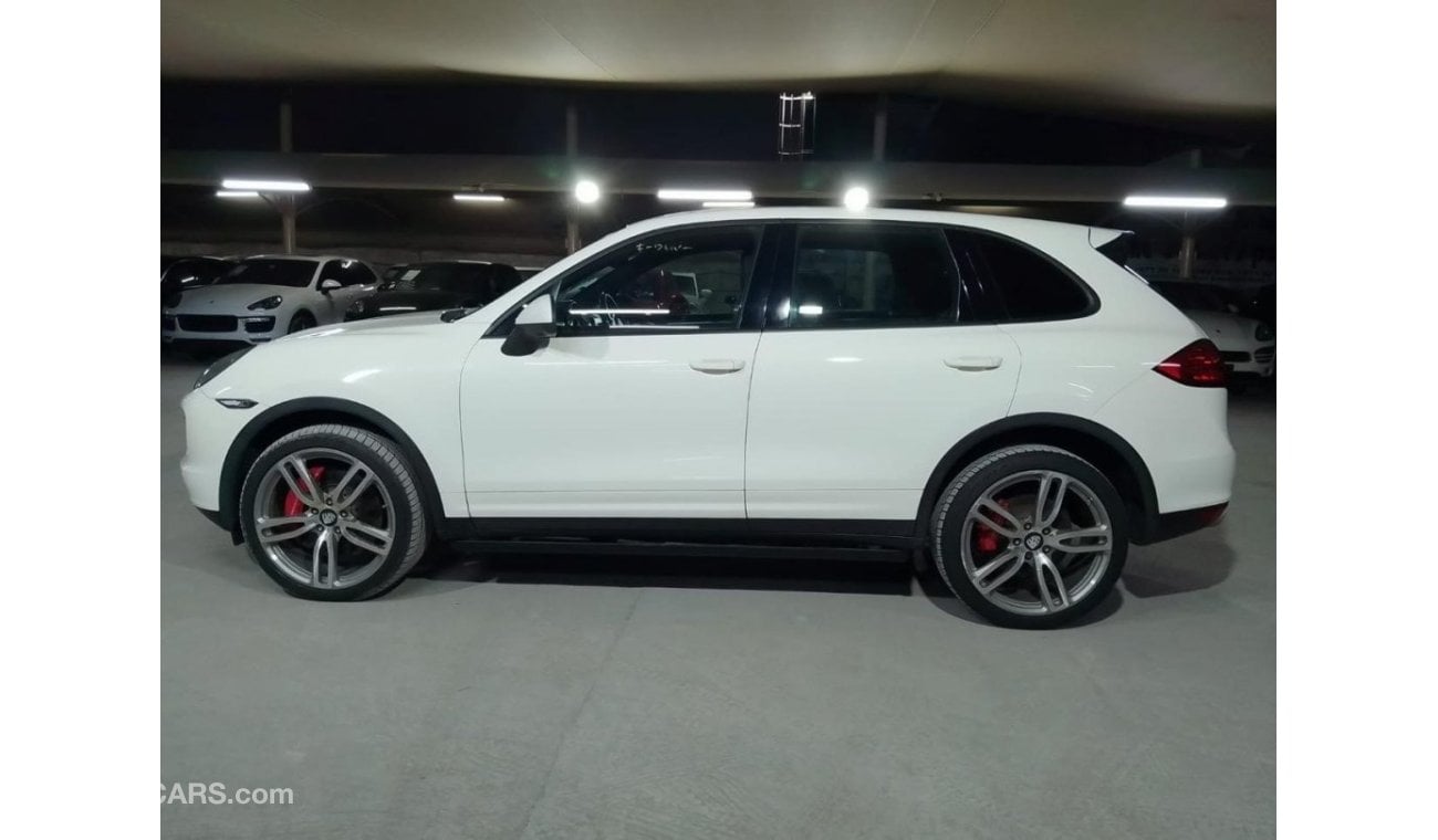 Porsche Cayenne Turbo PORSCHE CAYENNE TURBO 4.8L 2011, 18-WAY ADJUSTIVE SEATS, 22 INCH ALLOY WHEELS, AND MORE..