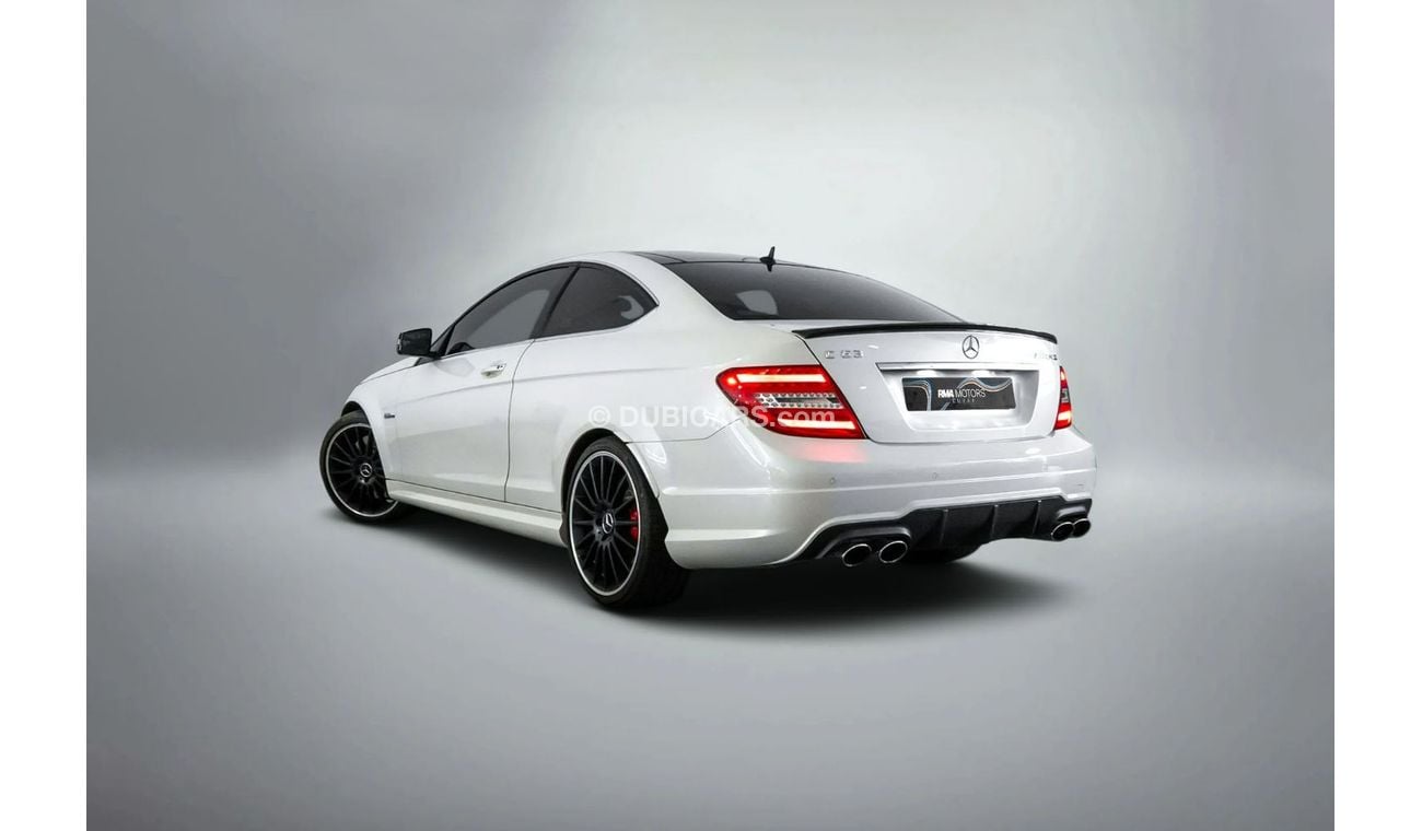 مرسيدس بنز C 63 AMG Std 6.2L