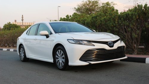 Toyota Camry GLE Hybrid Toyota Camry 2019 Gulf Hybrid only 81000 km Under warranty from al Futtaim