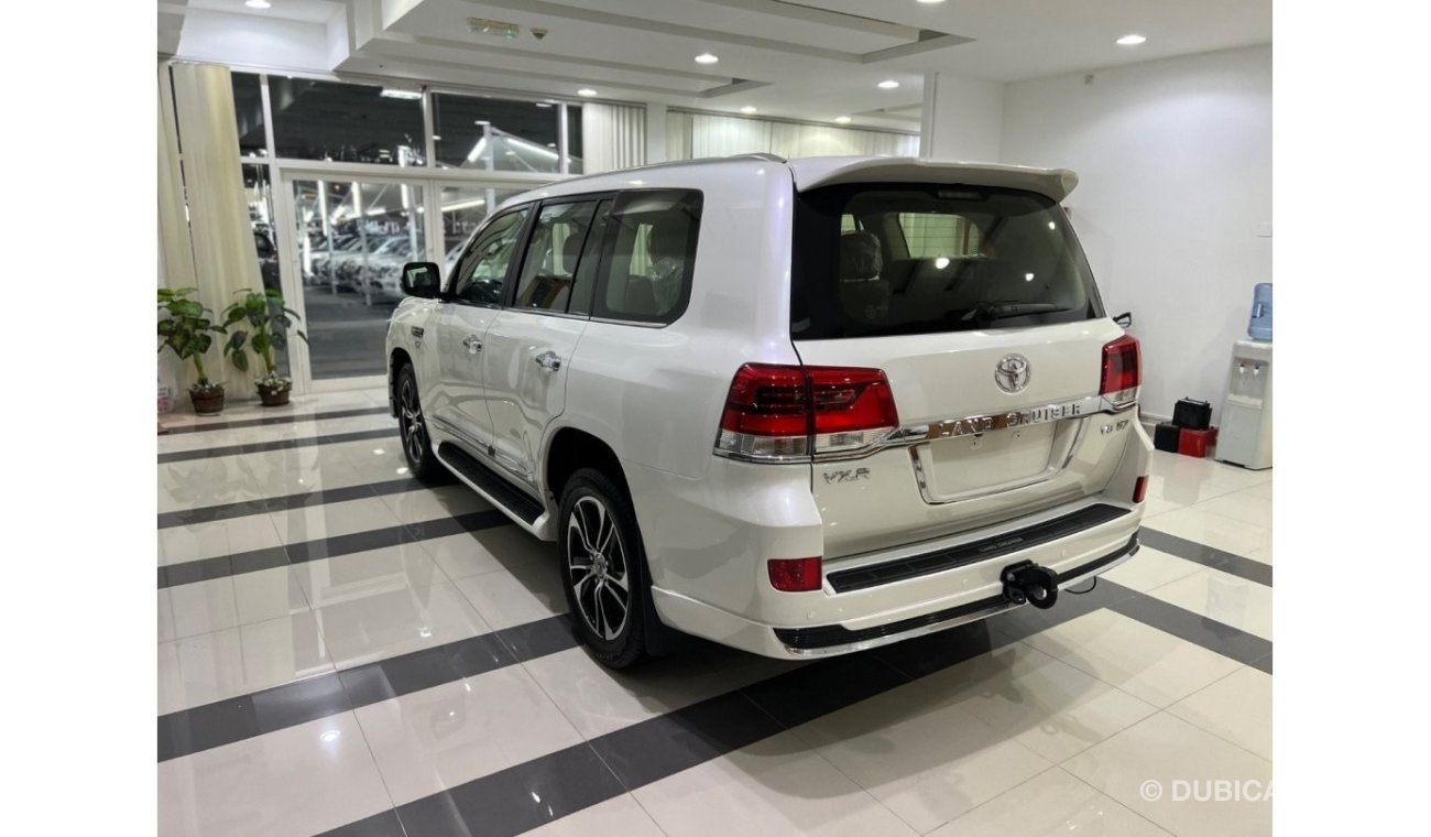 تويوتا لاند كروزر Toyota Land Cruiser VXR 5.7