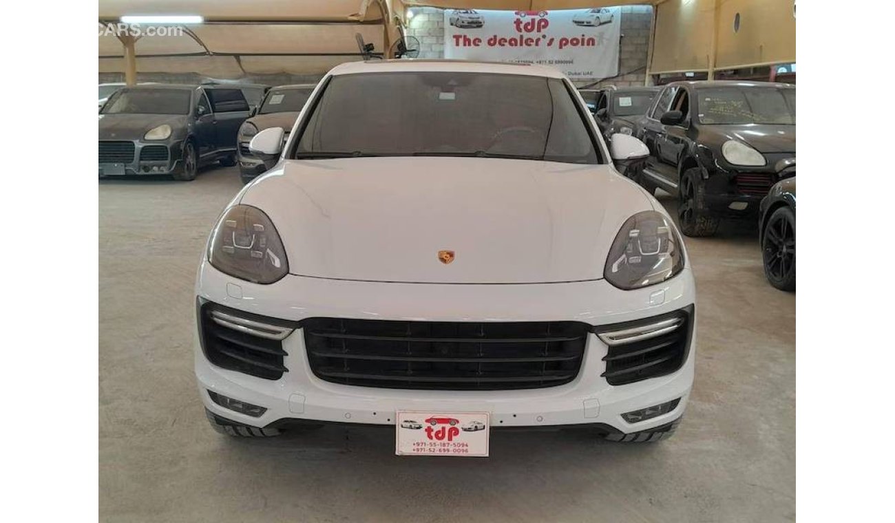 بورش كايان توربو PORSCHE CAYENNE TURBO 4.8L 2015 SPORTS CHRONO PACKAGE WITH PANORAMIC ROOF AND VERY LOW MILEAGE