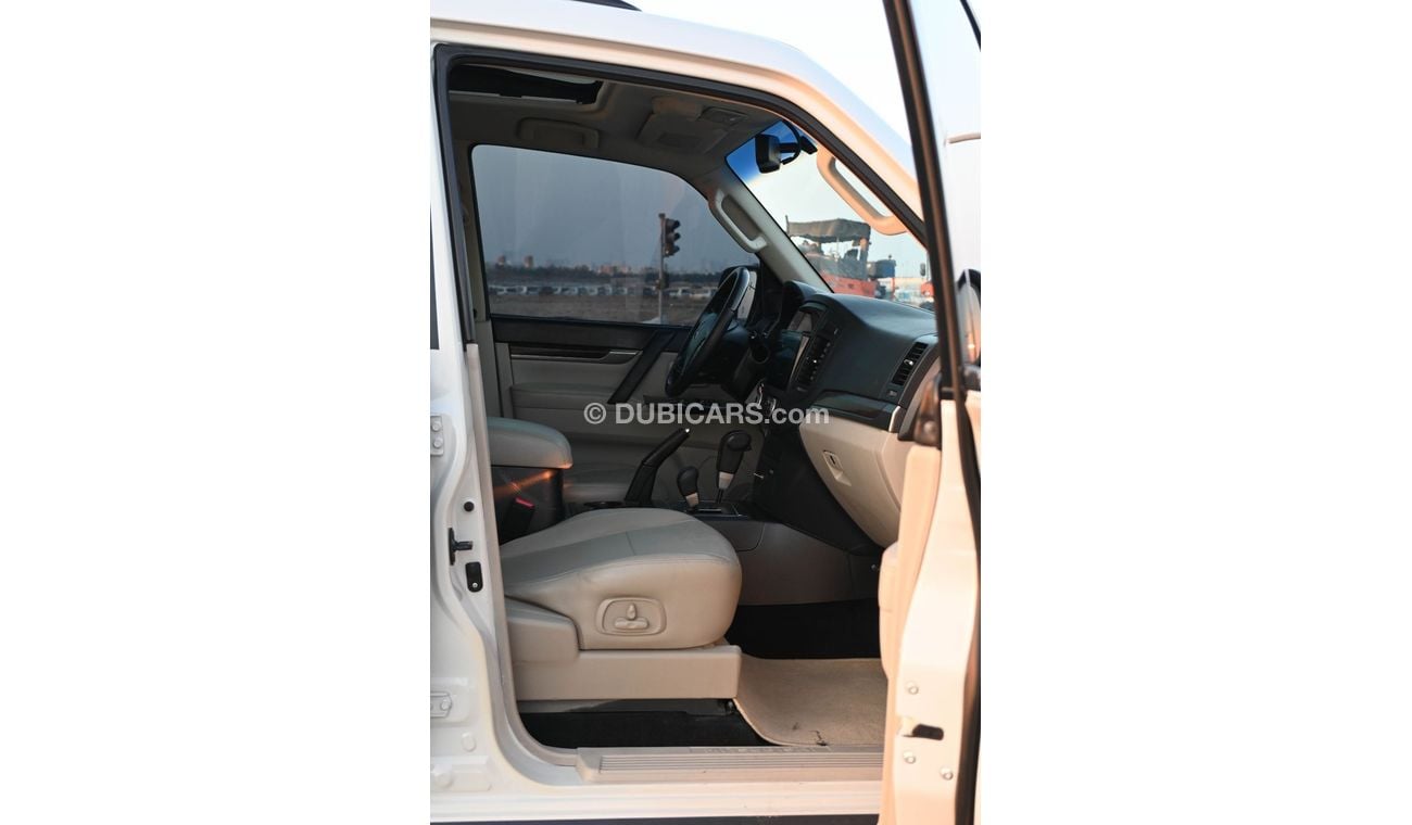 ميتسوبيشي باجيرو MITSUBISHI PAJERO 2014 GLS IN EXCELLENT CONDITION