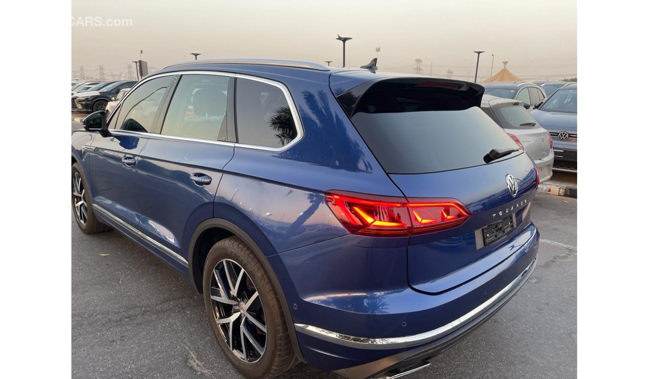 Volkswagen Touareg R-Line English