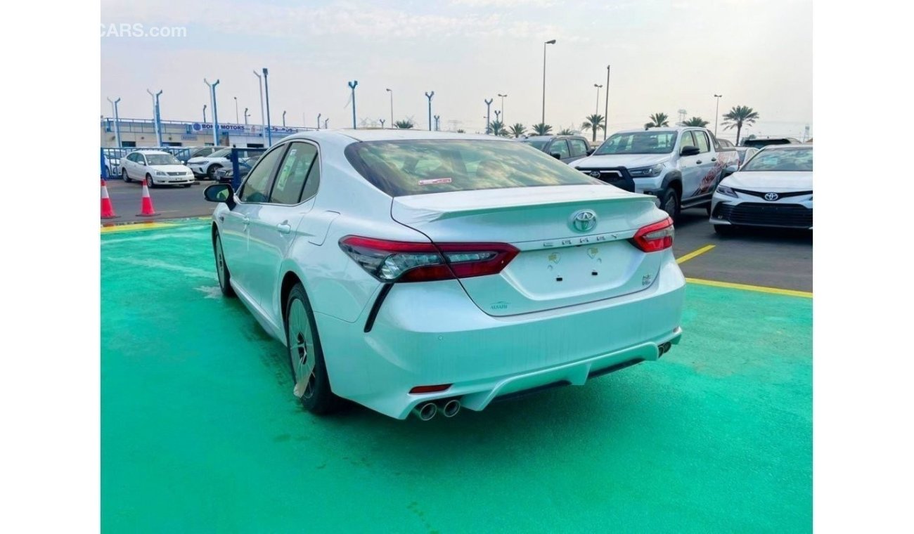 Toyota Camry V6 - SE // SUN ROOF X RED // 2024