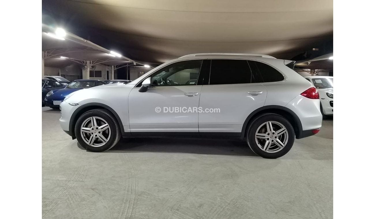 Porsche Cayenne S 4.8L , WITH SUNROOF, BLACK LEATHER AND MORE…