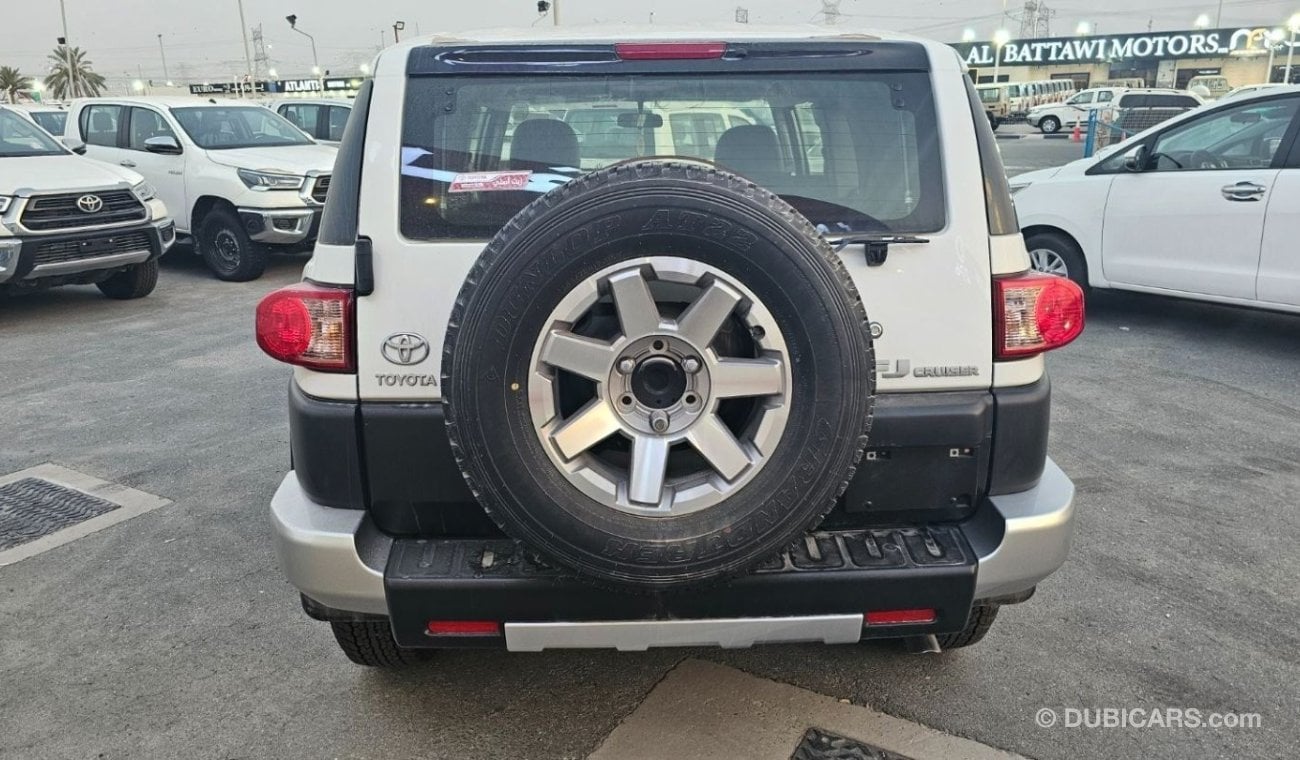 تويوتا إف جي كروزر TOYOTA FJ CRUISER 4.0L PETROL 2024 MODEL export price 135000 aed