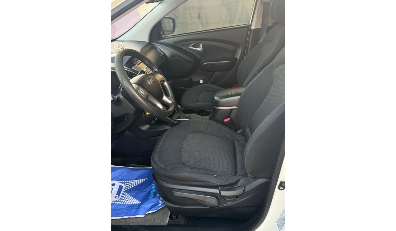 Hyundai Tucson GLS 2.0L In excellent condition and requires no expenses