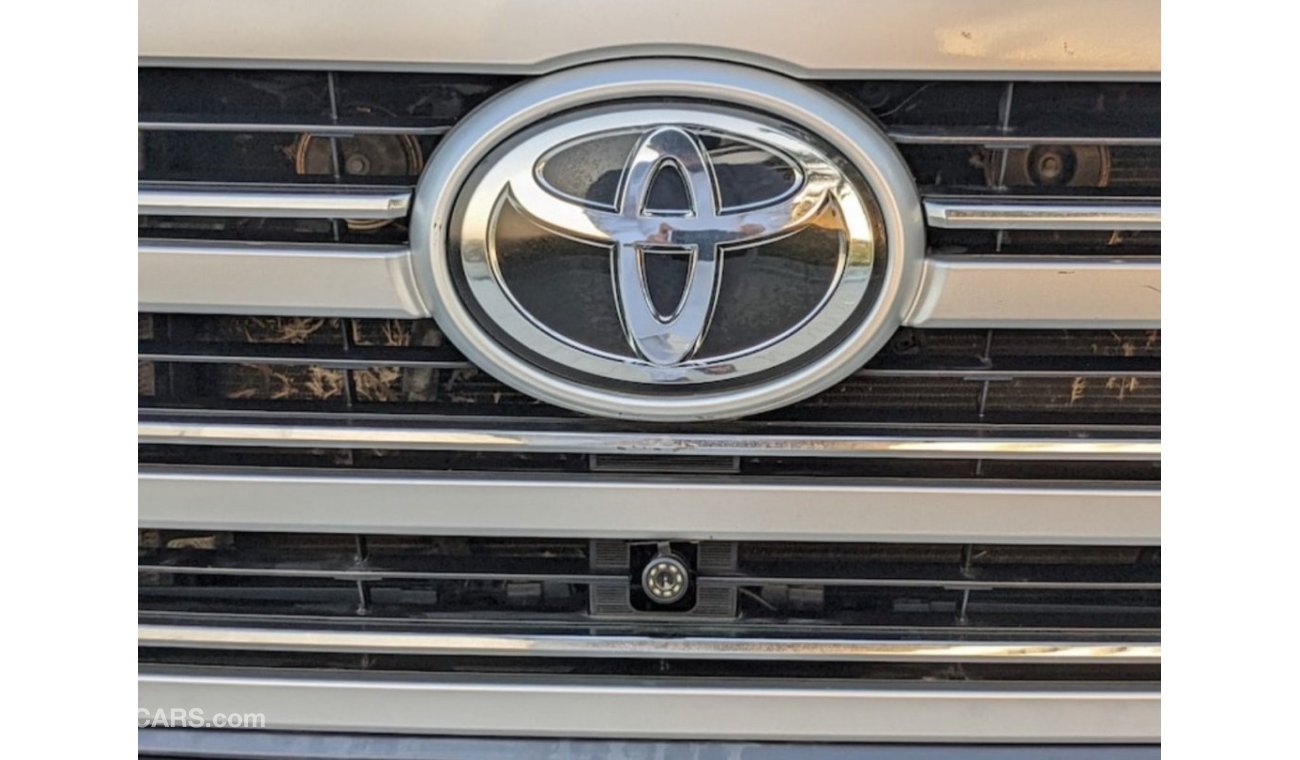 تويوتا لاند كروزر Toyota Land Cruiser 2015 VXR LHD petrol