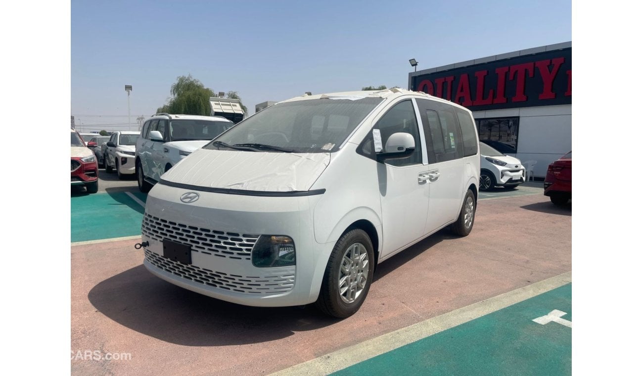 Hyundai Staria 3.5 engine // automatic // 11 seats // model 2024