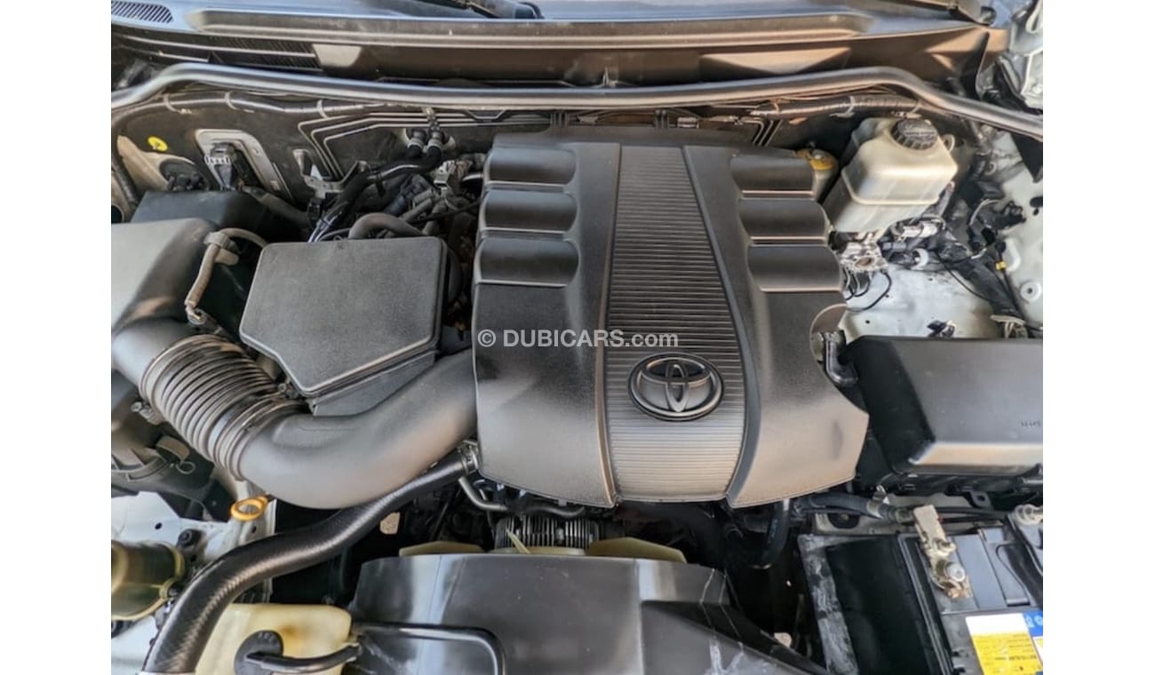 تويوتا لاند كروزر Toyota Land Cruiser 2015 model v6 LHD