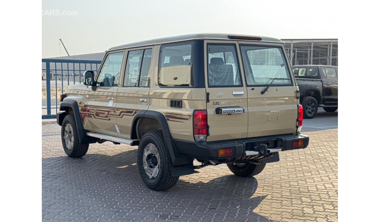 تويوتا لاند كروزر هارد توب 2024 Toyota LC76 4.0 Hard Top LX HI - بيج من الداخل رمادي مزرق | للتصدير فقط