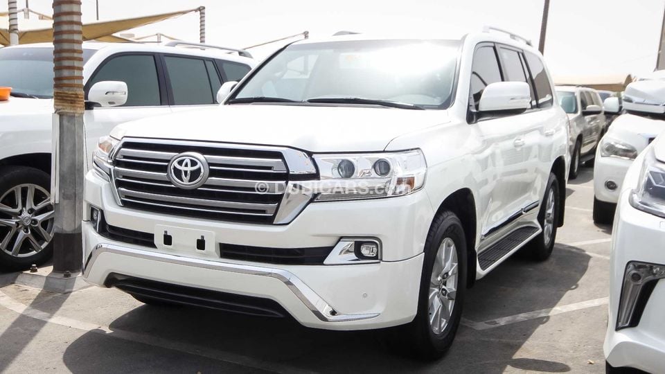 Toyota Land Cruiser GXR V8 for sale: AED 185,000. White, 2016