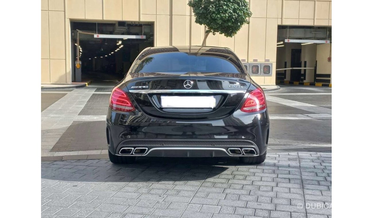 مرسيدس بنز C 63S AMG AMG