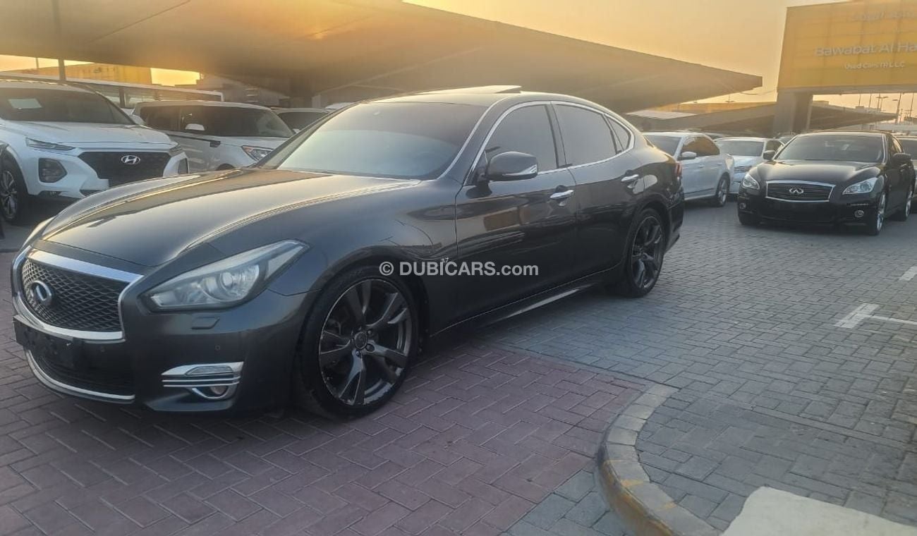 Infiniti Q70 Luxe 3.7L