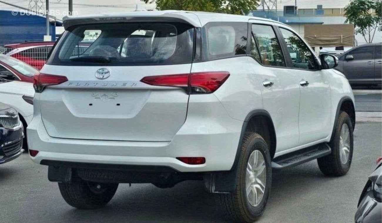 تويوتا فورتونر Toyota Fortuner  SR5 2.7L petrol Full Option 4x4 2024