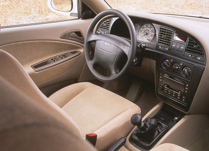 Daewoo Nubira interior - Cockpit