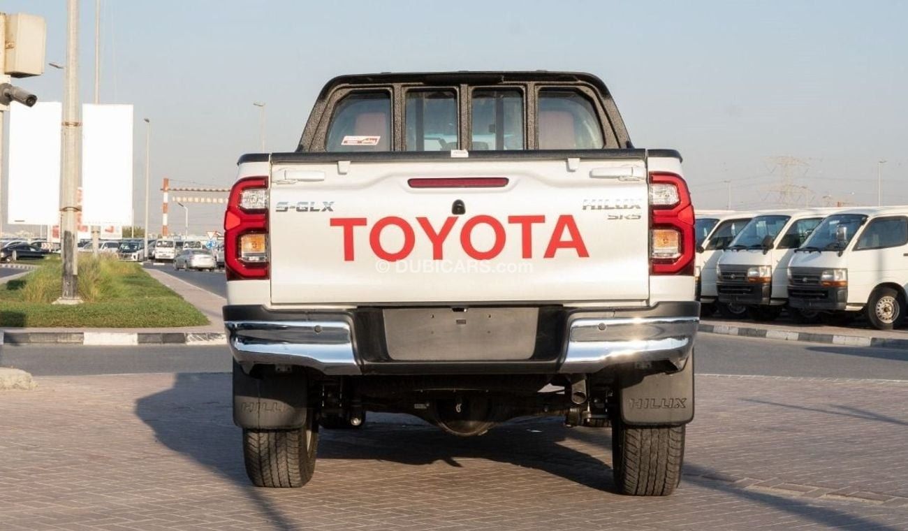 Toyota Hilux 2025 Toyota Hilux 4x4 2.7L petrol AT with cooling seats Full option GCC Specs (Export Price)